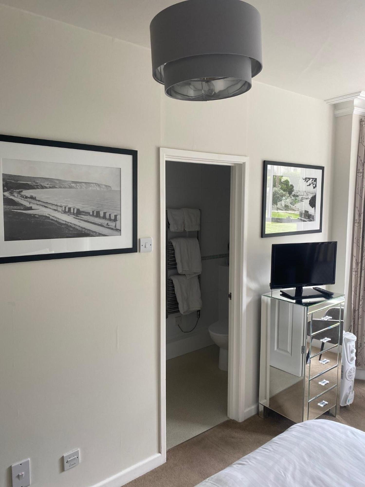 Gretenham B&B Суонидж Екстериор снимка