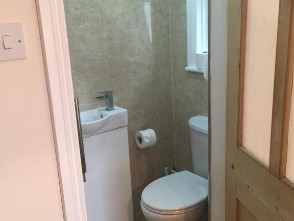 Gretenham B&B Суонидж Екстериор снимка